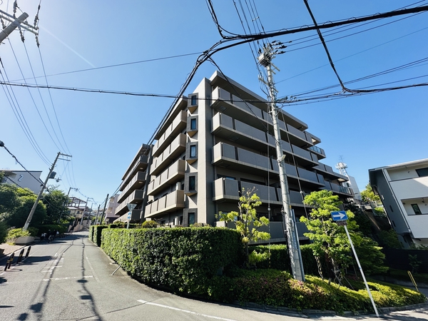 【グランドメゾン吹田山手】外観