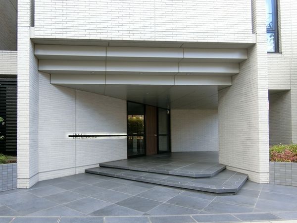【クレヴィア渋谷初台】エントランス