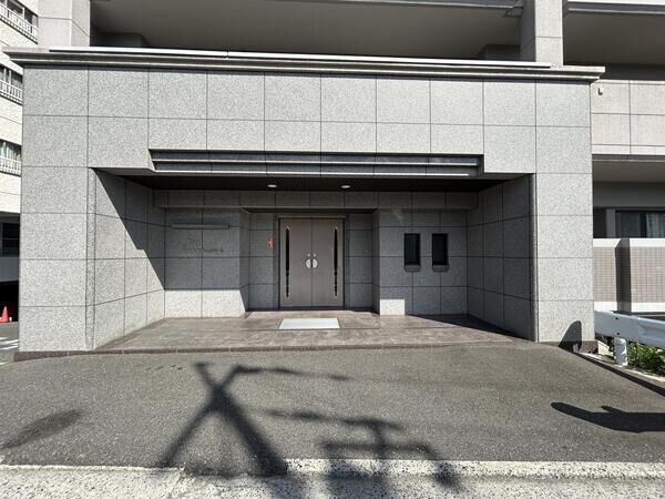 【ジェイシティ牛田大橋ブルックコート】エントランス
