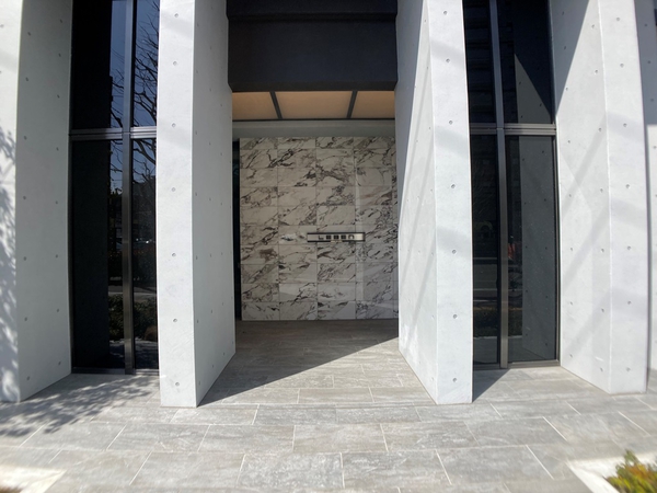 【レーベン上杉THE LUSTEA】エントランスアプローチ