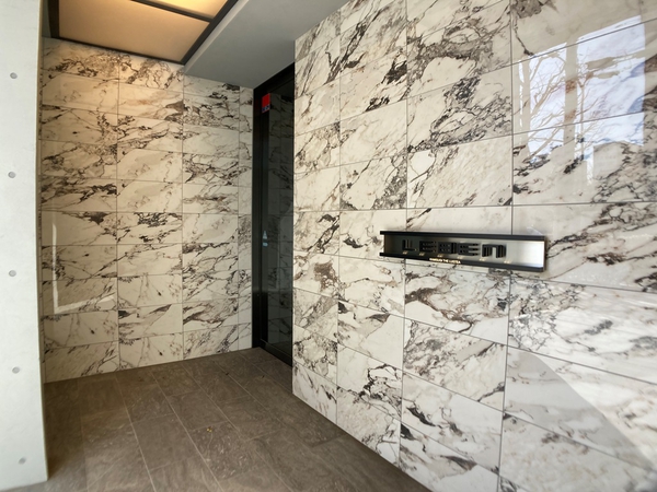 【レーベン上杉THE LUSTEA】エントランス