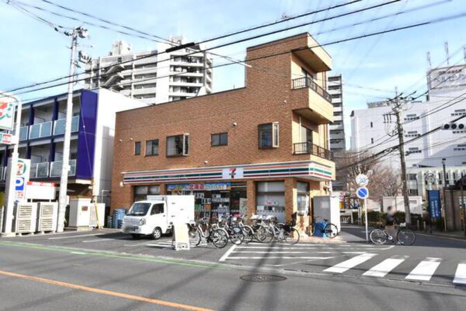 セブンイレブンは、約220ｍ（徒歩3分）