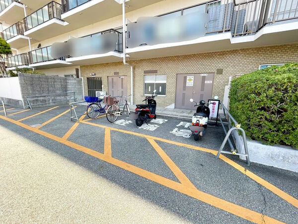 【ローレルハイツ宝塚】駐輪場