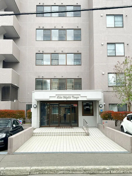 【リラハイツ南郷】エントランス