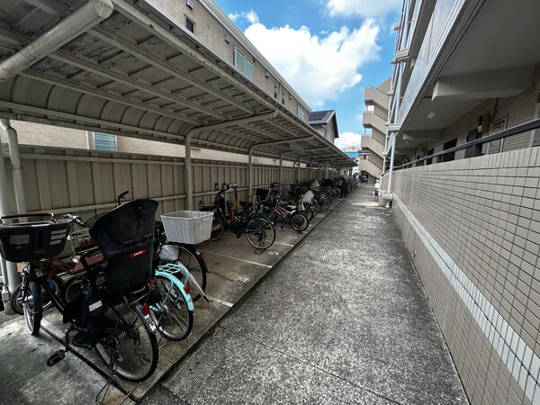 【サンリーノ浦安】駐輪場