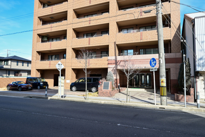 【ミツイロイヤル国府宮駅前イースト】エントランス 【ミツイロイヤル国府宮駅前イースト】エントランス