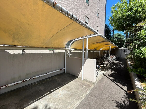 【イトーピア植田マンション】駐輪場