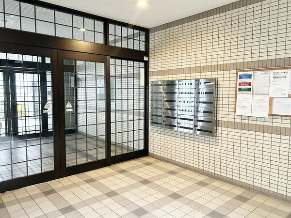 【アムール春日公園】エントランス 【アムール春日公園】エントランス