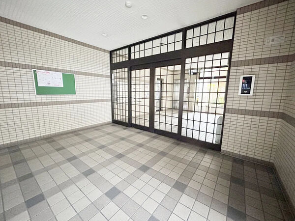 【アムール春日公園】エントランス 【アムール春日公園】エントランス