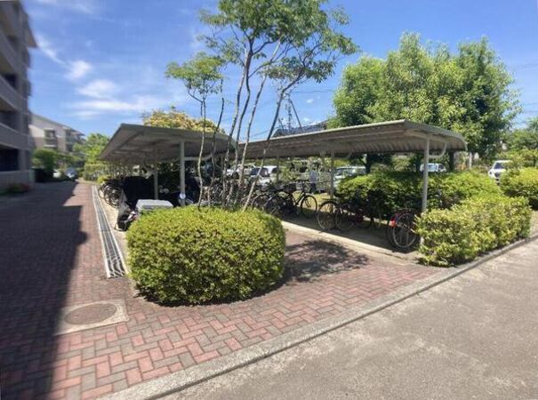 【桂パークハウス西街区四番館】駐輪場