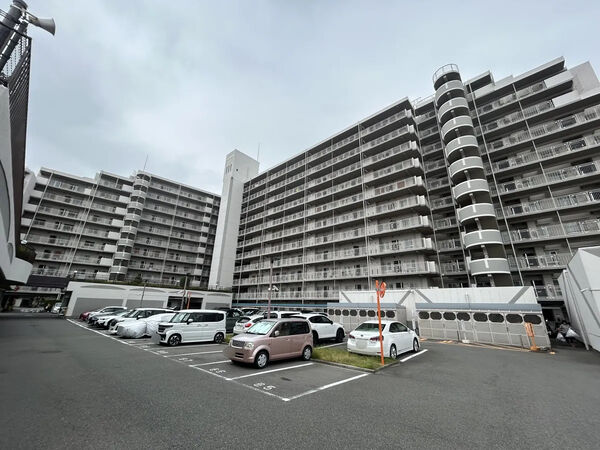 【進和グレーシイハイツ堺】駐車場
