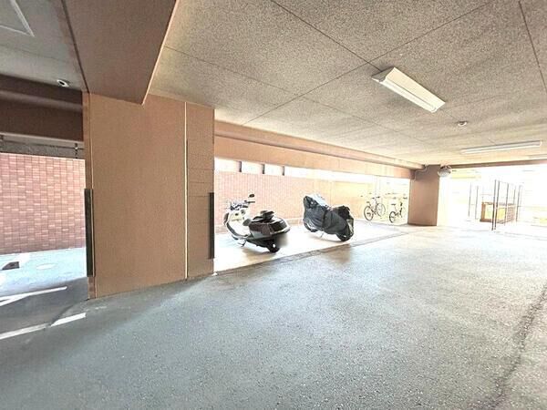 （バイク置場）