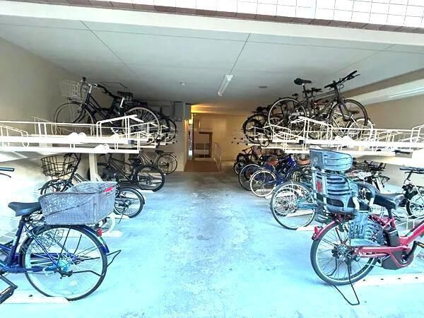 （駐輪場）