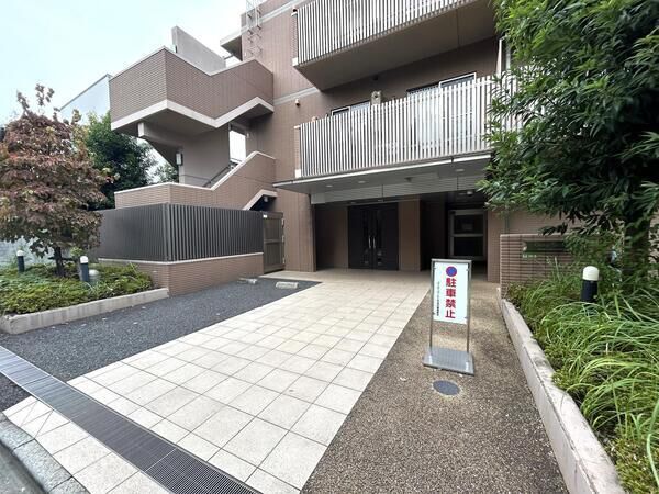 【コージーコート二子玉川】エントランスアプローチ