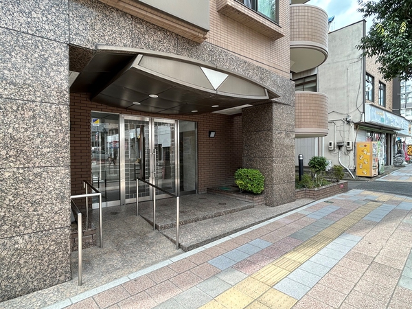 【小田急コアロード長町】エントランスアプローチ