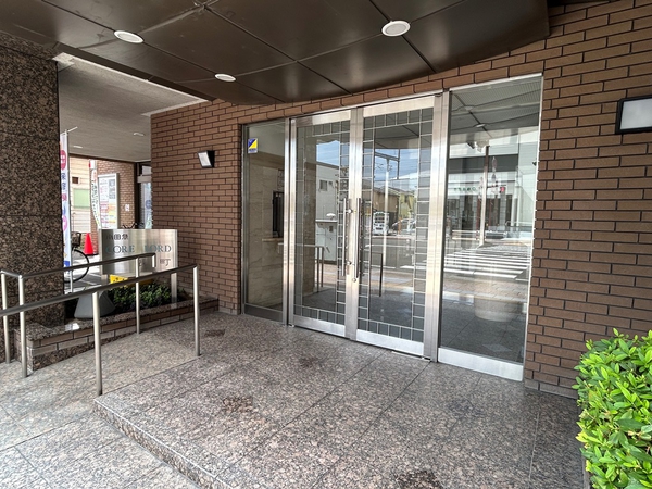 【小田急コアロード長町】エントランスアプローチ