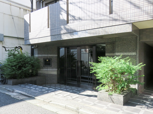 【ルーブル渋谷松涛】エントランス