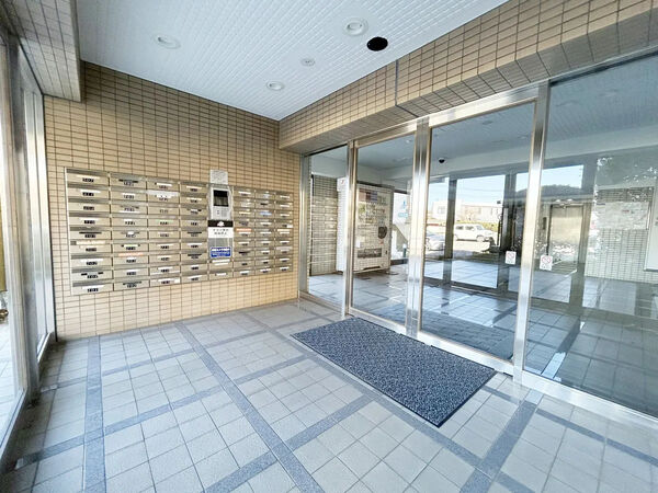 【フラッツ西所沢】エントランス