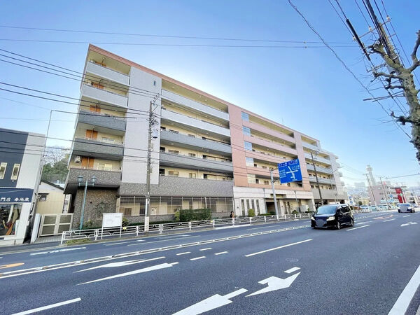 【エルズ元町ポートヴュー】古き良き元町の装飾性と、現代建築の合理性を融合させたフォルム。 【エルズ元町ポートヴュー】古き良き元町の装飾性と、現代建築の合理性を融合させたフォルム。