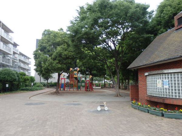 「ベルモント公園」までA棟からは約50ｍ（徒歩1分）