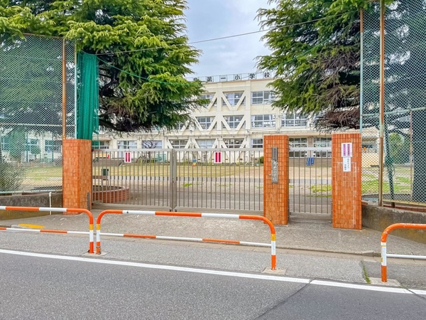 「区立梅島第一小学校」までA棟からは約450ｍ（徒歩6分）