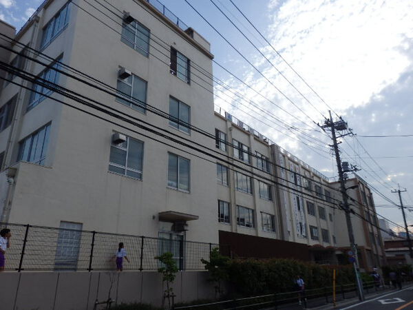 「区立第十中学校」までA棟からは約560ｍ（徒歩7分）