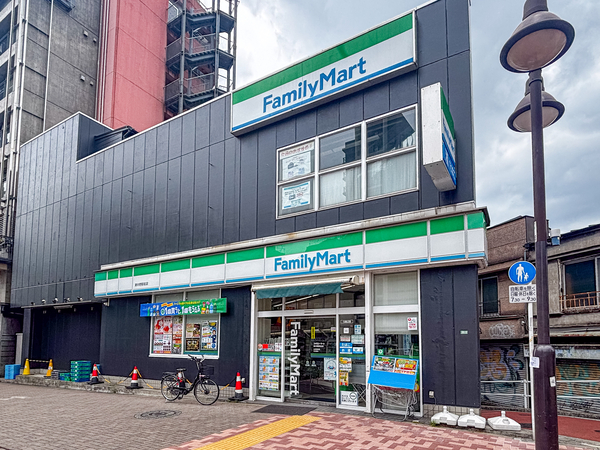 ファミリーマート東中野駅前店まで約70m(徒歩1分)