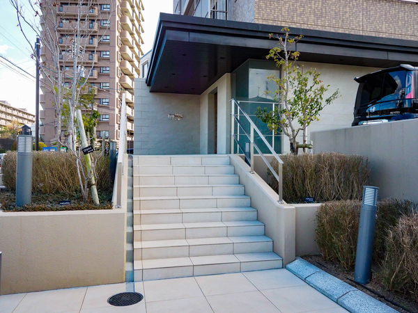 【メイツ明大寺三島ヒルズ】エントランス 【メイツ明大寺三島ヒルズ】エントランス