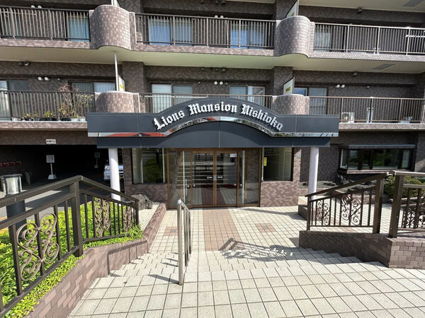 【ライオンズマンション西岡】エントランス 【ライオンズマンション西岡】エントランス