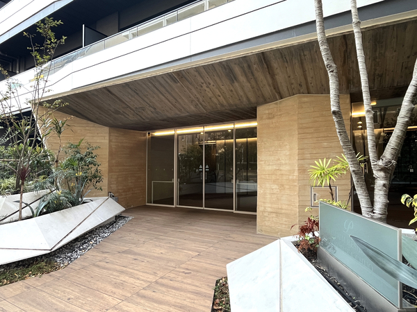 【プレミアムレジデンス横須賀中央】エントランス