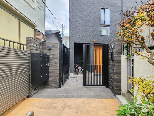 【プラハテラス恵比寿】エントランス 【プラハテラス恵比寿】エントランス