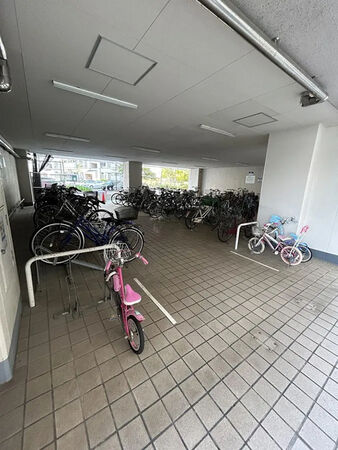 【ポートアイランド住宅】駐輪場 【ポートアイランド住宅】駐輪場