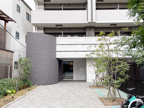 【レジュールアッシュ塚本Ⅱ】エントランス