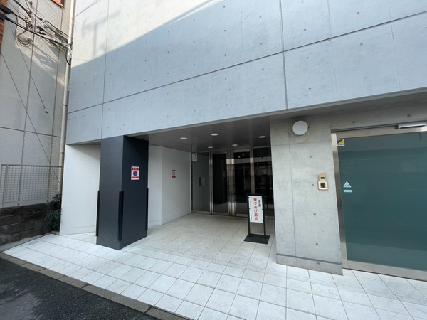 【グランドコンシェルジュ立川】エントランス