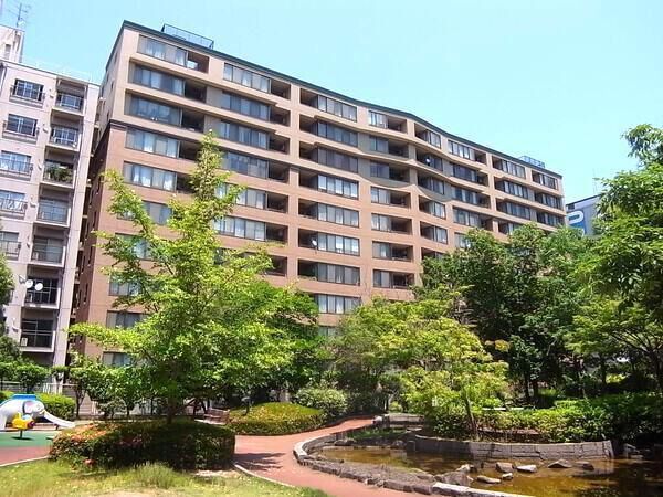 【クイーンズパレス東京中央】外観1（南面は公園です。）