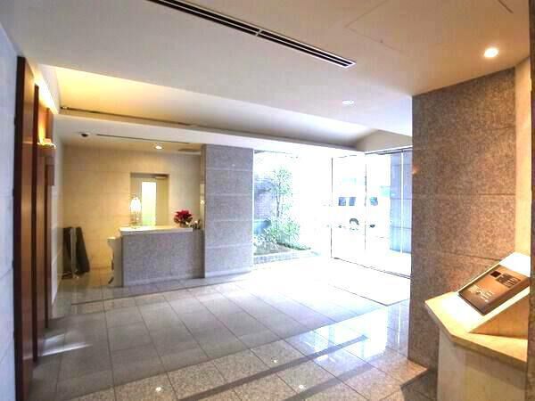 【クイーンズパレス東京中央】エントランス1