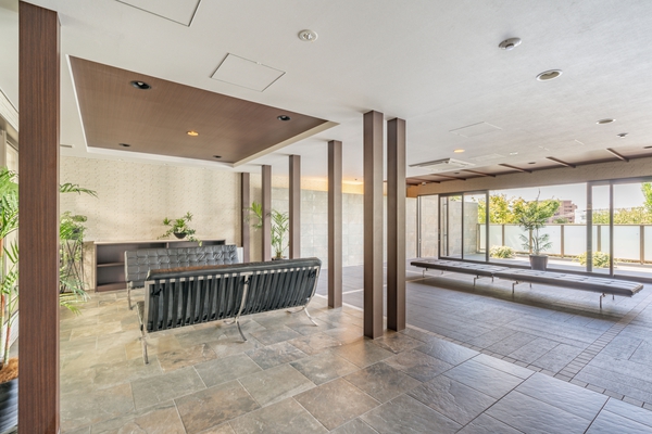 【グランアッシュ千里山西】エントランスホール