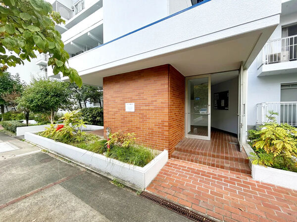 【神宮東パークハイツ】エントランス 【神宮東パークハイツ】エントランス