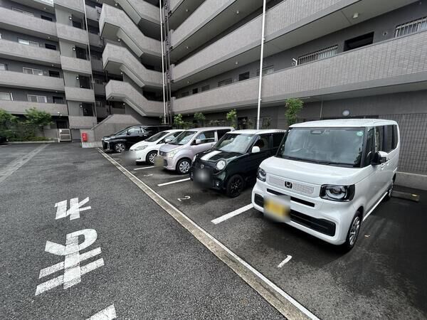 【大宮吉野町ガーデンハウス】駐車場