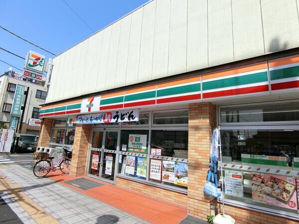 「セブンイレブン足立梅島駅北店」まで約240ｍ（徒歩3分）