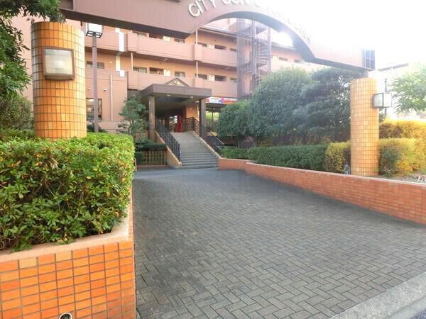 【シティコーポ鳩岡】B棟　エントランス１