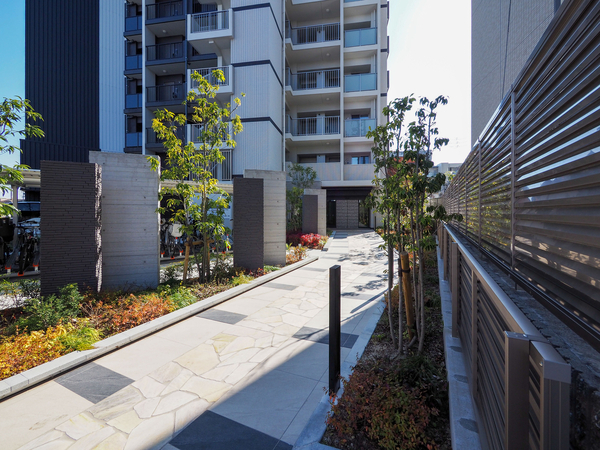 【リコット新安城駅前】エントランス 【リコット新安城駅前】エントランス