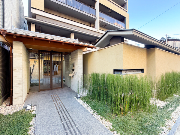 【グラン・リソシエ京都四条】エントランス