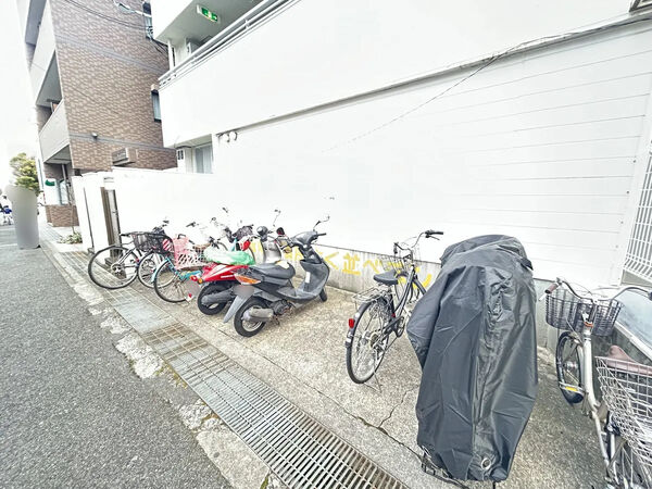 【新武庫ハイツ】駐輪場