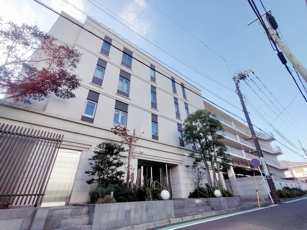 【ヴェレーナ横濱掃部山公園】外観