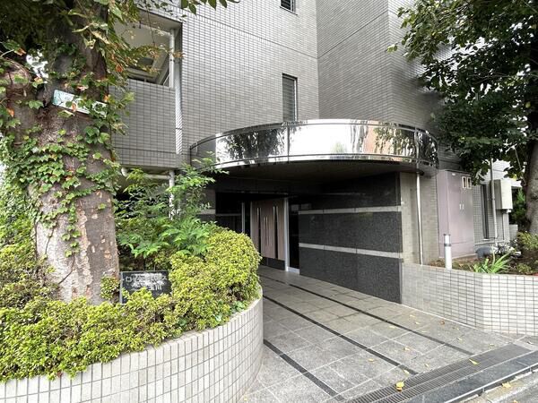 【ロイヤルパレス二子玉川】エントランス 【ロイヤルパレス二子玉川】エントランス