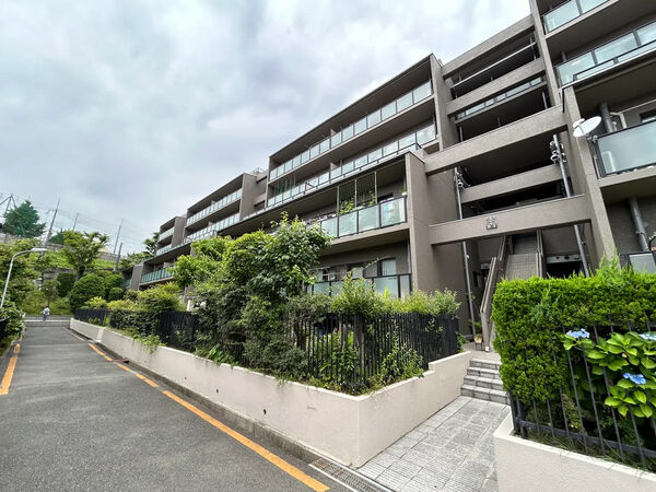 【茨木南春日丘プライムタウン】外観