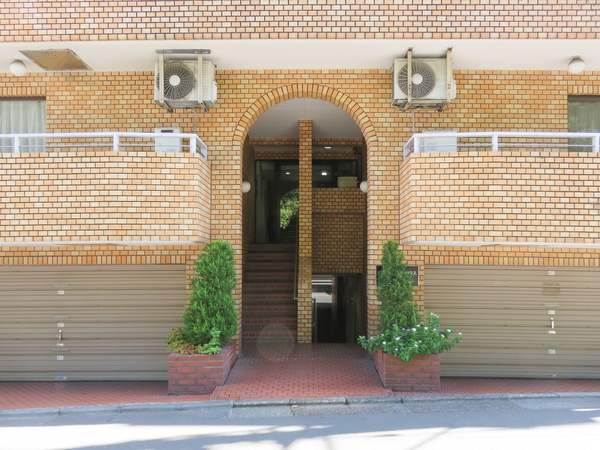 【自由ヶ丘タウンハウス】エントランス