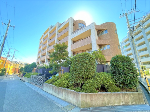 【セレッソコート千里山ツインヒルズ】外観