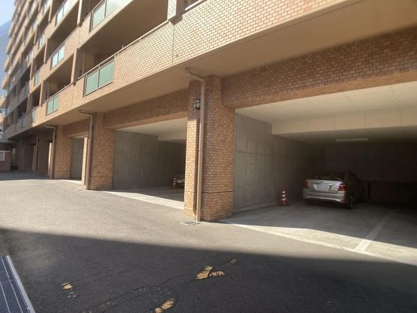 【イーストプラザ名掛丁】駐車場